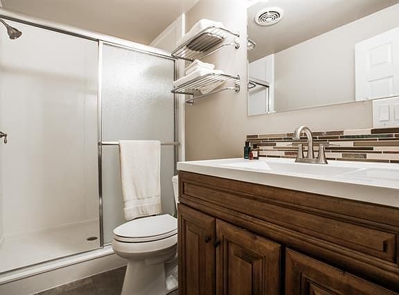 3rd image of 2848 Woodmere Dr