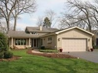 355 Cumberland Ln, Crystal Lake, IL 60014