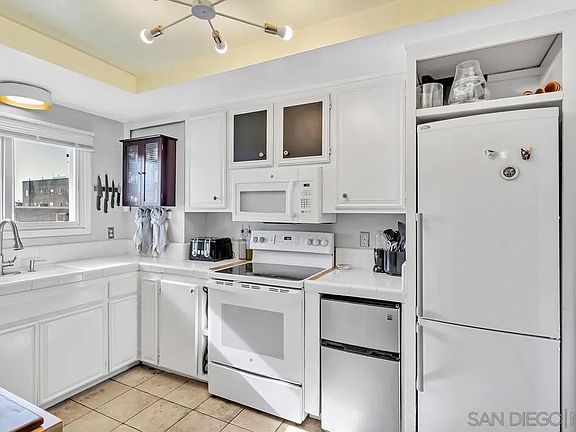 3rd image of 540 Hawthorn St APT 2A