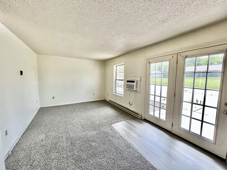 709 E Woodland St #6 — Photo 8