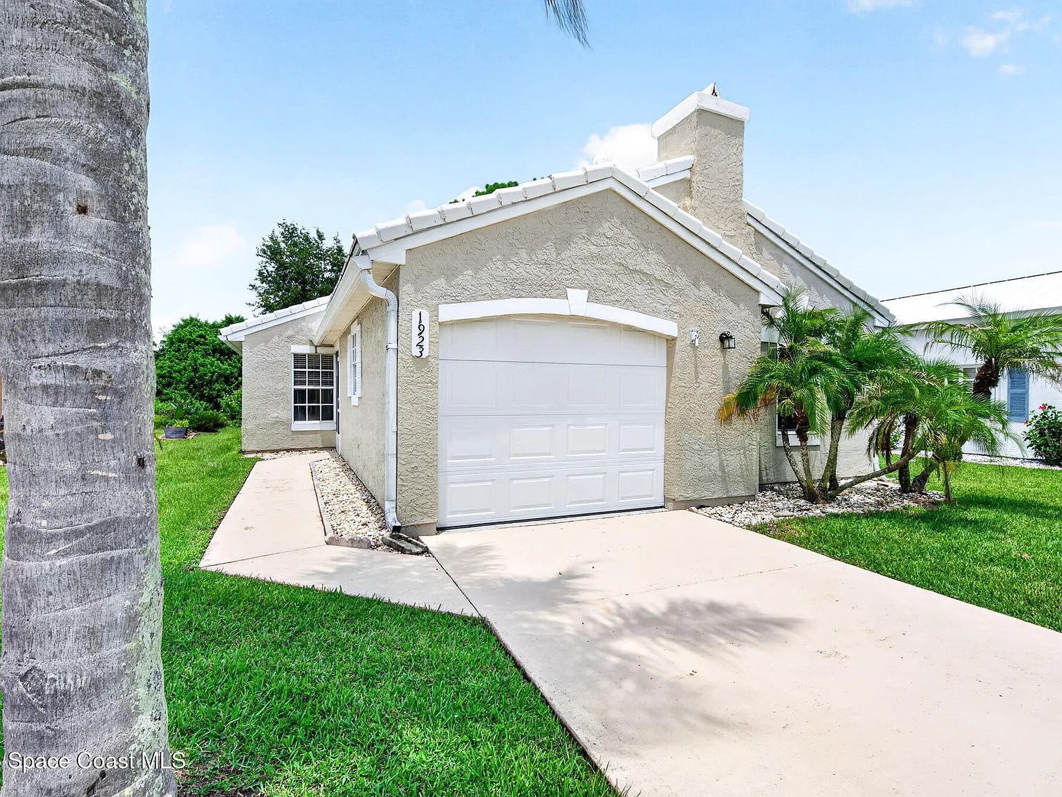 3 bed, 2.0 bath, 1129 sqft, $1,675 — Photo 2