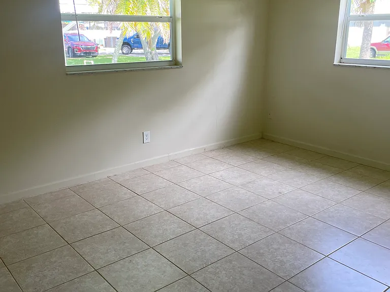 541 SW 34th Ter #537 — Photo 7