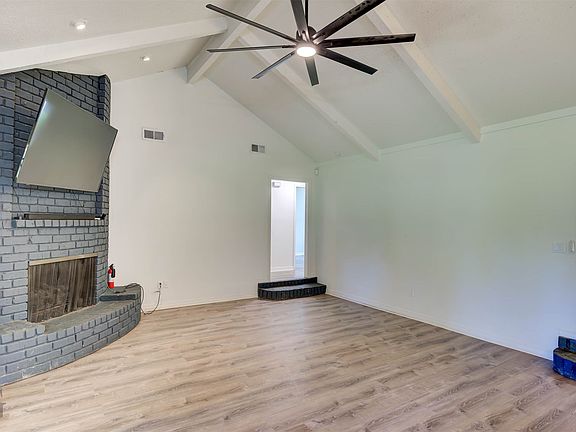 5th image of 3063 Hayes Dr