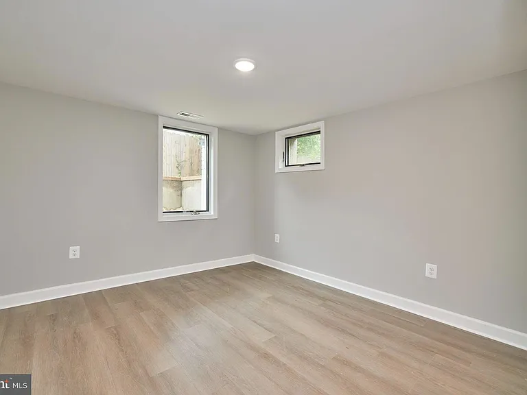 2123 N Early St — Photo 3