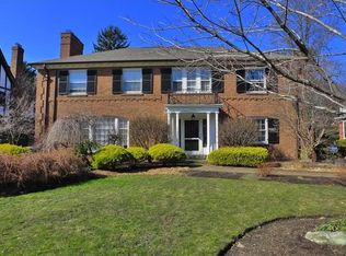 2960 Kingsley Rd, Shaker Heights, OH 44122