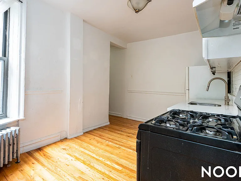 383 S 3rd St #12 — Photo 3