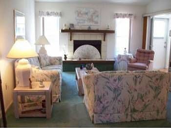 3rd image of 611 Bramblewood Ln