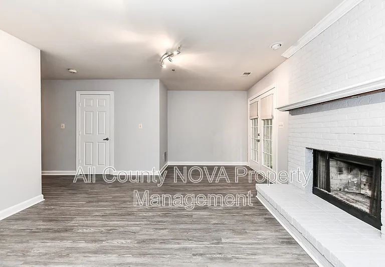 6006 Kelsey Ct — Photo 25