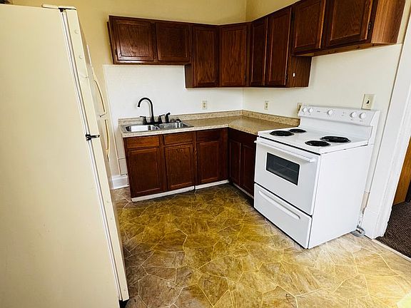 3rd image of 620 N Main St #1