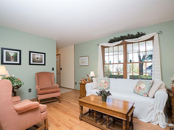 4th image of 204 Coyote Ct