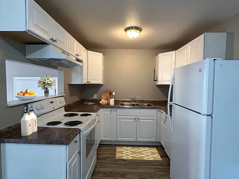 1516 N Brook Ct — Photo 2