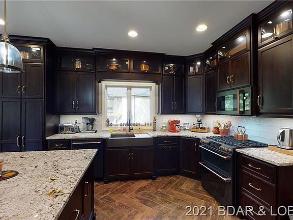 2nd image of 619 Via Appia Dr