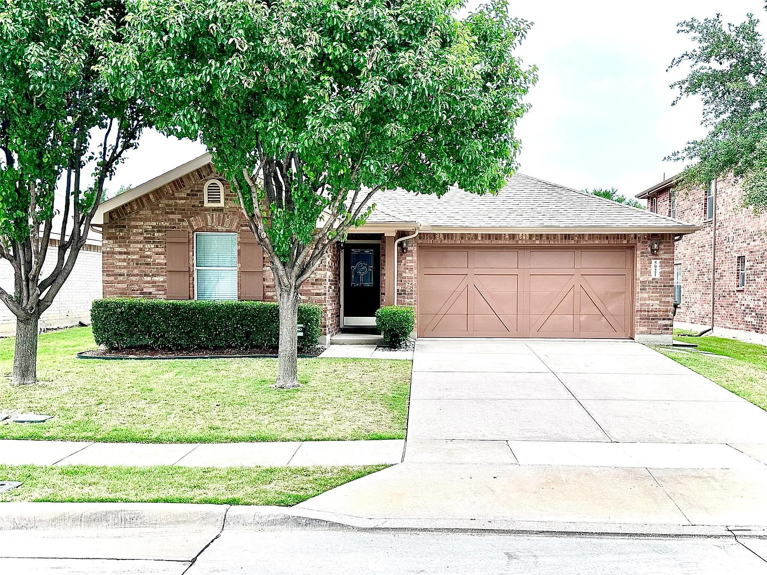 3 bed, 2.5 bath, 2064 sqft, $2,900 — Photo 1