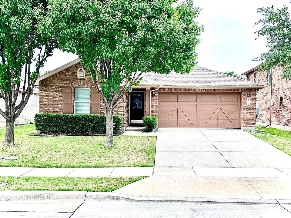 5921 Snow Creek Dr