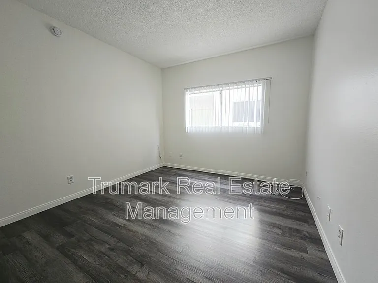 14605 Burbank Blvd #103 — Photo 8