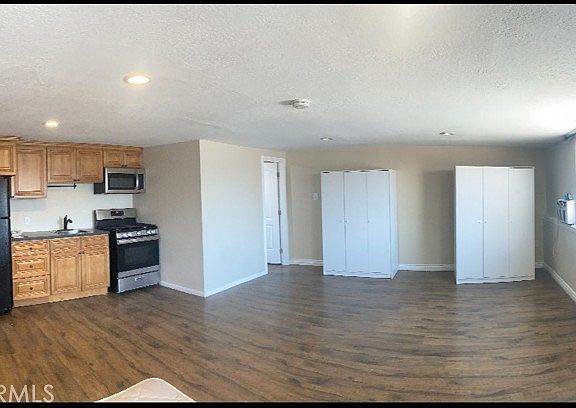 3rd image of 10520 Jurupa Rd
