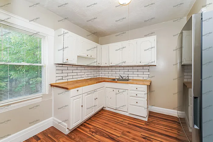 10811 Sprague Ave — Photo 9