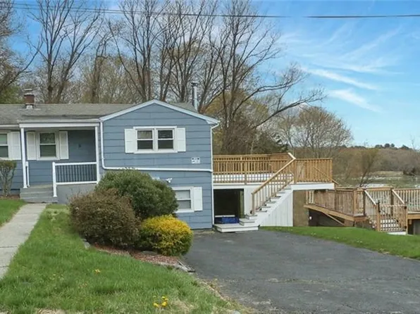 5 Johnnie Ct, Ledyard, CT 06339
