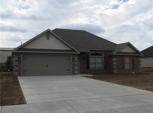 387 Lucian Ln, Springdale, AR 72764