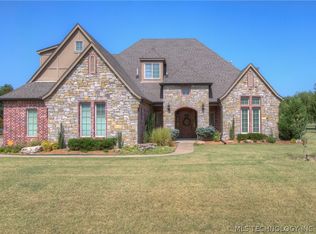 8280 N 68th East Pl, Owasso, OK 74055