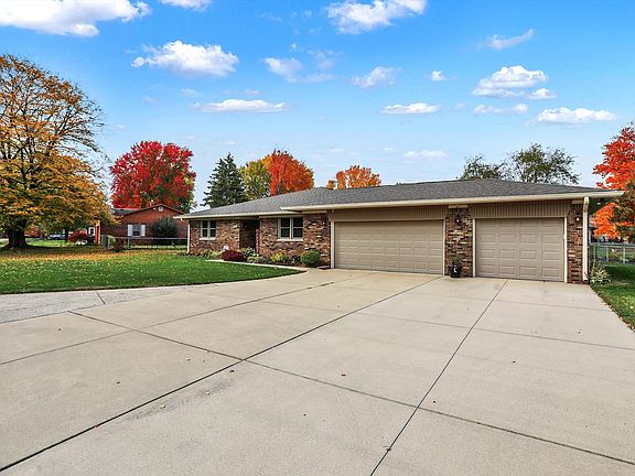 3rd image of 8322 Palmetto Ln