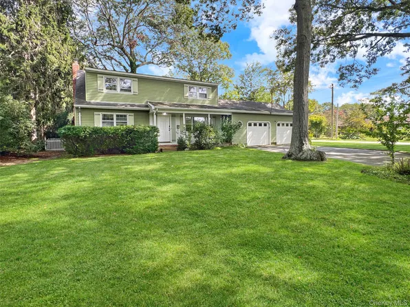 8 Daly Dr, Riverhead, NY 11901