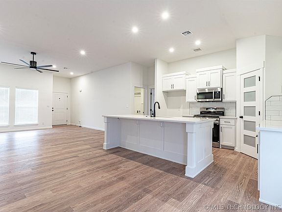 4th image of 10945 S 271st East Ave