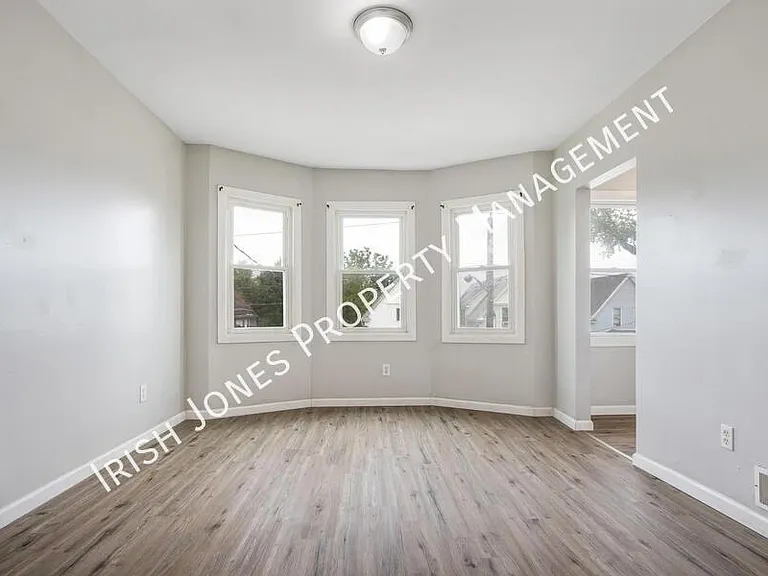 529 Winslow Ave #UPPER — Photo 6
