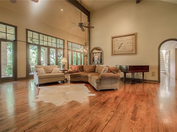 4th image of 5823 Club Oaks Dr