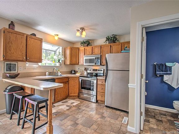 5th image of 215 Oakland St APT C