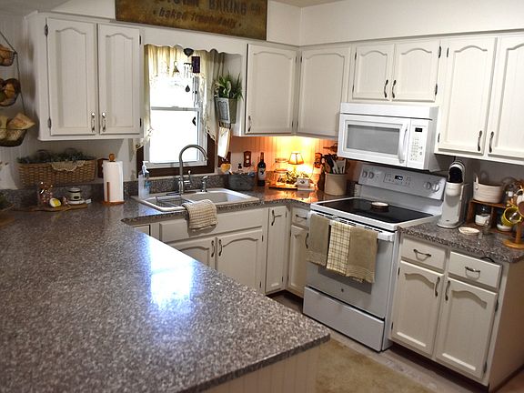 5th image of 2370 Woodland Trce