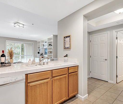 3rd image of 809 Auzerais Ave Unit 227