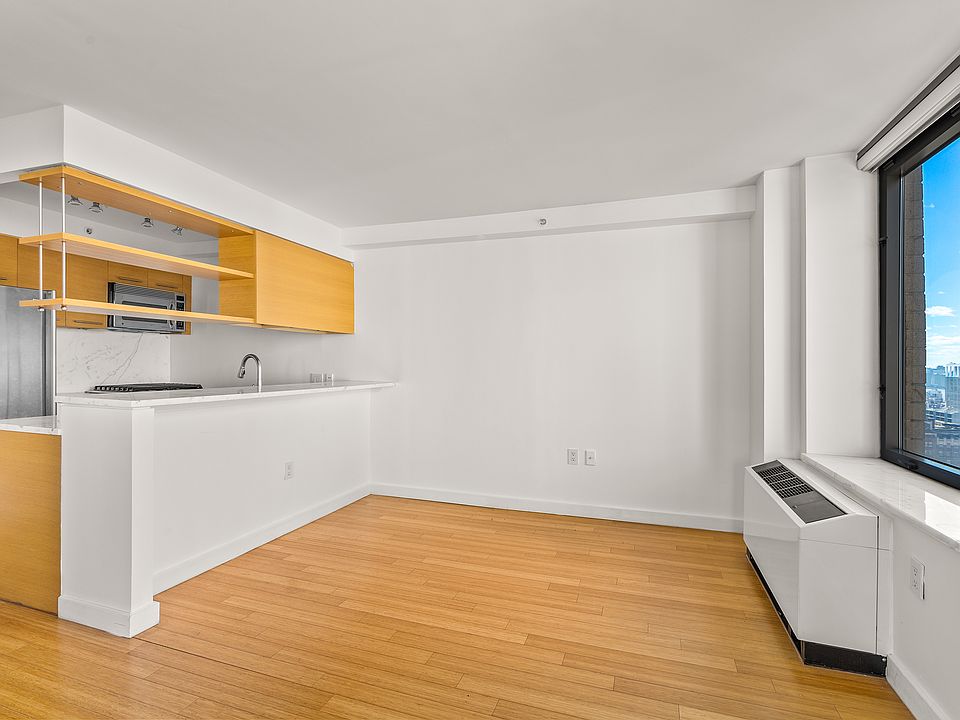 1st image of 100 W 39th St APT 42A