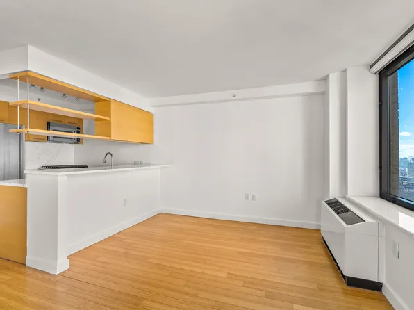 100 West 39th Street image 1 of 8