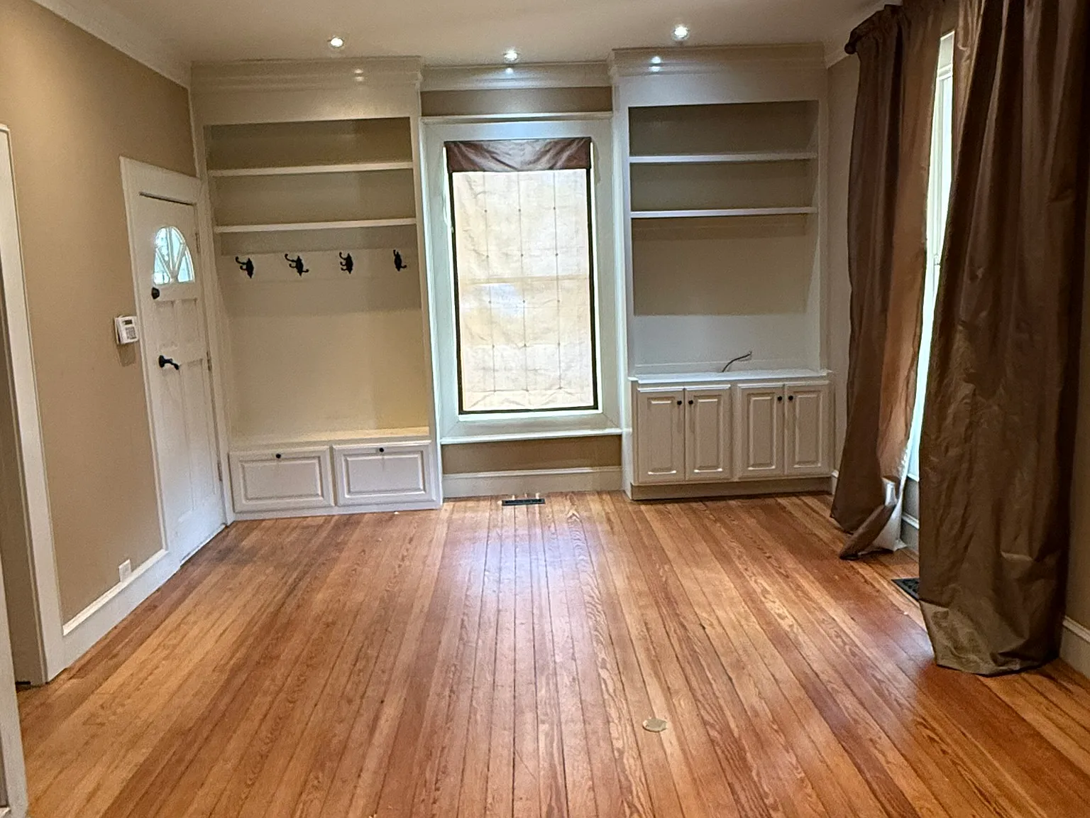 1704 N Taylor St — Photo 3