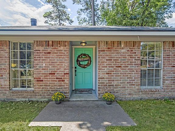 3rd image of 1914 Surry Oaks Dr