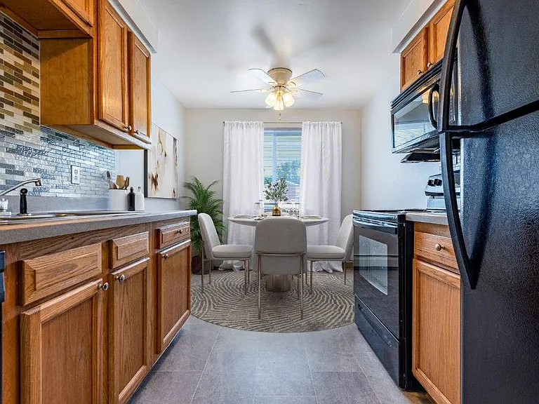 Glenbrook Manor Apartment Homes — Photo 5