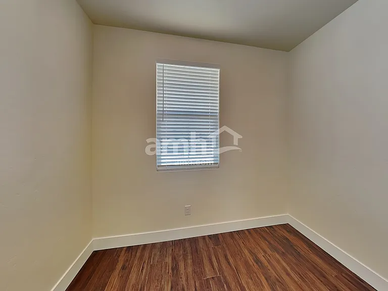 715 S Rocker Ave — Photo 7