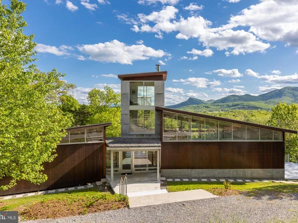 171 Crest River Dr, Middletown, VA 22645