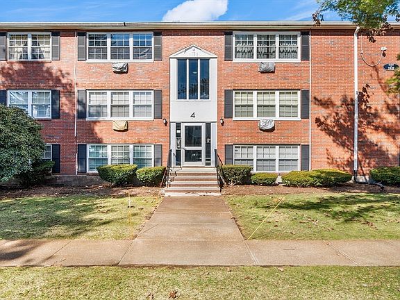 2nd image of 4 Tara Dr Unit 6