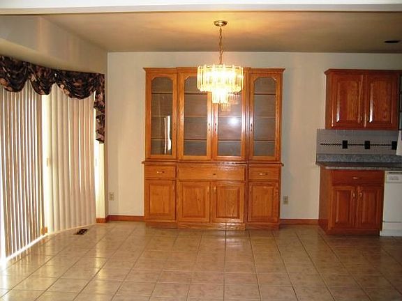 3rd image of 44227 Meadowlake Dr