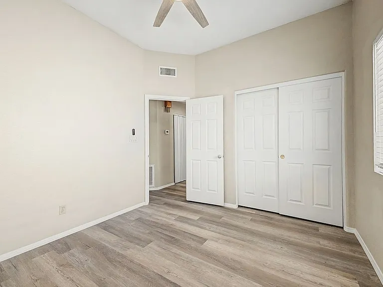 184 S Willow Creek St — Photo 26