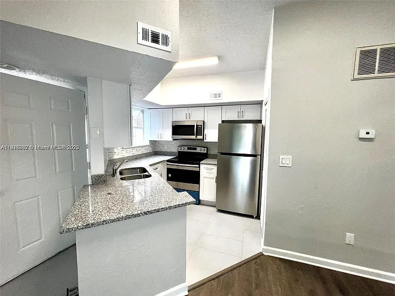 1948 Lake Atriums Cir #124 — Photo 9