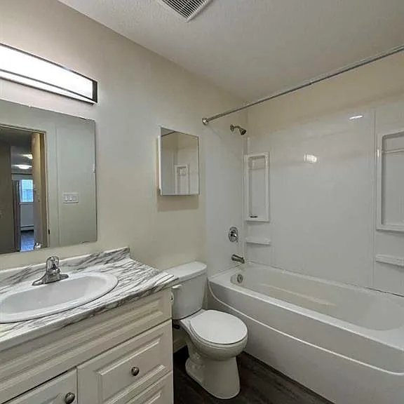 10505 103rd St #301 — Photo 5