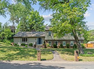 13500 Clinton Pl, Burnsville, MN 55337