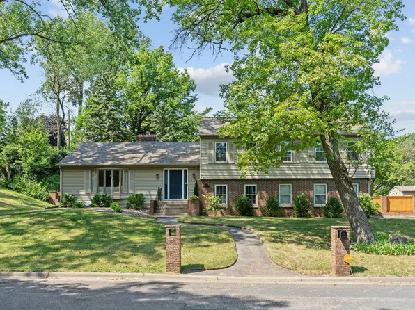 13500 Clinton Pl, Burnsville, MN 55337