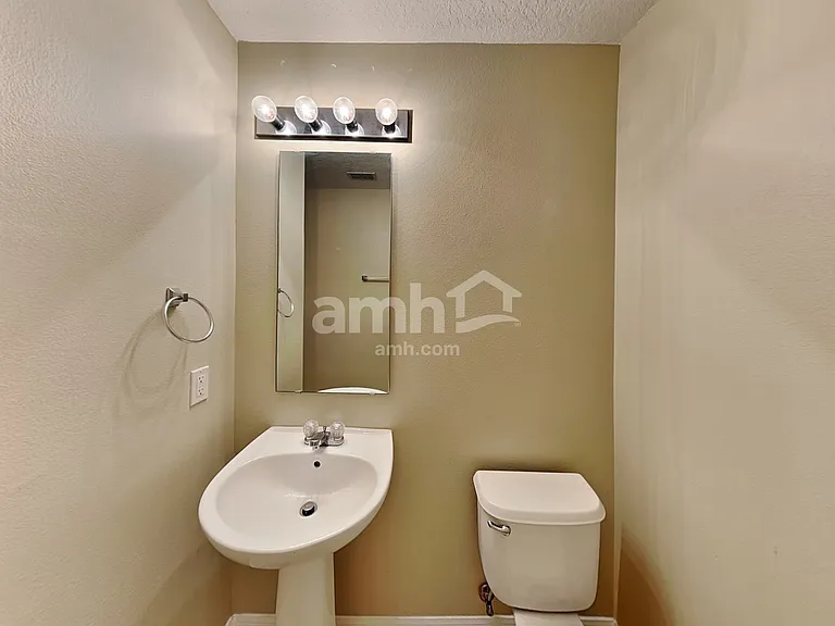 901 Anchorage Ln — Photo 9
