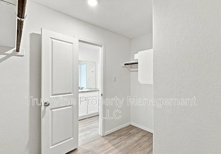 2906 Millikan Dr — Photo 37