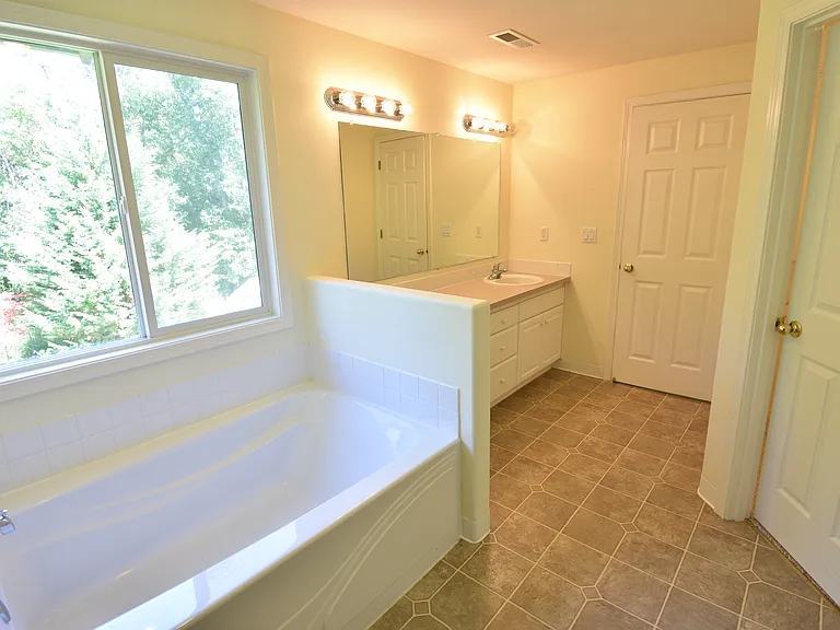 1834 NW Poplar Ct — Photo 7