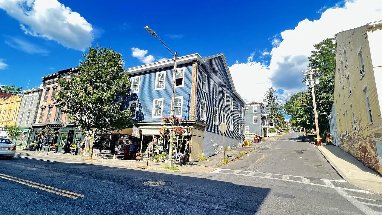 2 bed, 1040 sqft, $2,650 — Photo 1